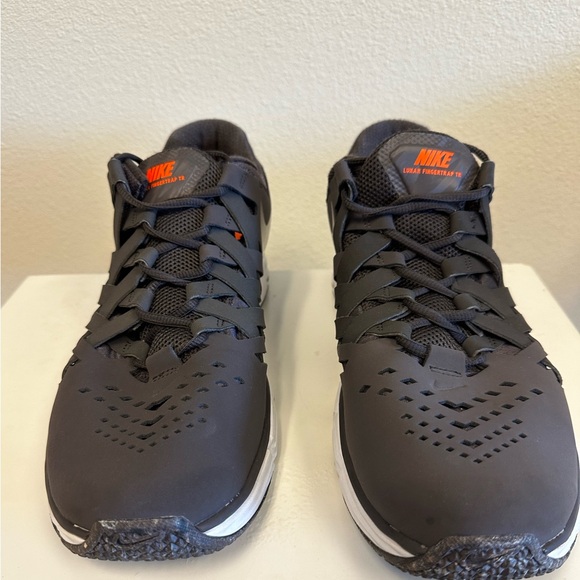 Pair of Nike men’s shoes size 13 read description no filter on pics - Picture 2 of 6